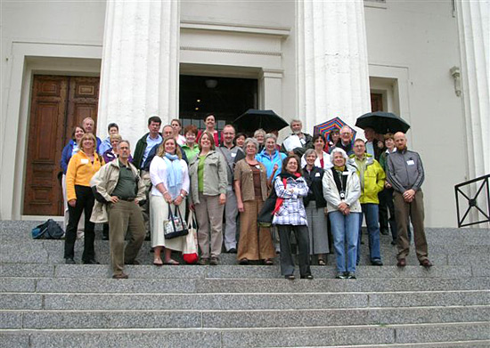 2009 conference group photo on the steps of the Old Courthouse